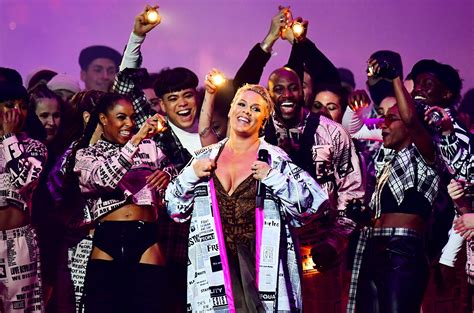  Der BRIT Awards 2019; eine Nacht der Hits, des Aufbruchs und der verrückten Tanzschuhe von Yardley